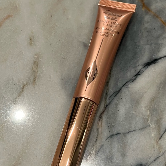 ✨NEW✨ Charlotte Tilbury Beauty Highlighter Wand in Pillow Talk - Picture 3 of 4